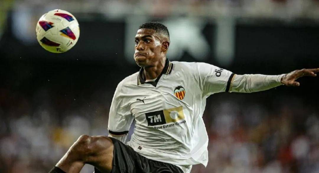 英超夏窗重大！阿森纳2000万锁西甲防守王，切尔西定18岁进球机器